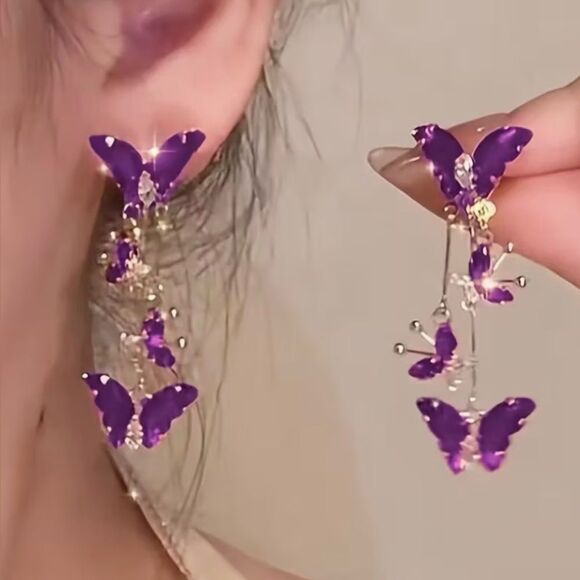 💜 Betsey Johnson Elegant Sparkling Violet Butterfly Dangle Earrings 💜 - Picture 1 of 6